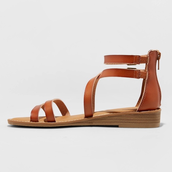 NWT – Universal Thread Brown Strappy Sandals. Size 6.5 - Picture 2 of 8